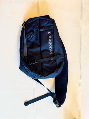 Patagonia Sling Bag in Navy